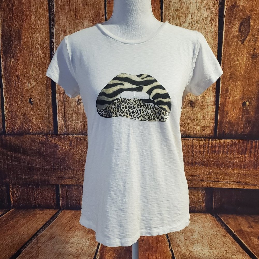 EXPRESS T w/Animal Print Lip Graphic